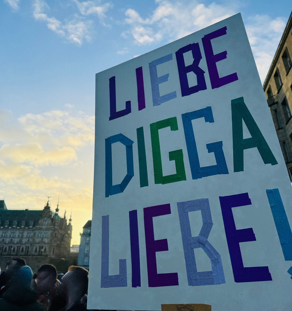 Über 50.000 Menschen zusammen gegen den Faschismus. Danke, #Hamburg.