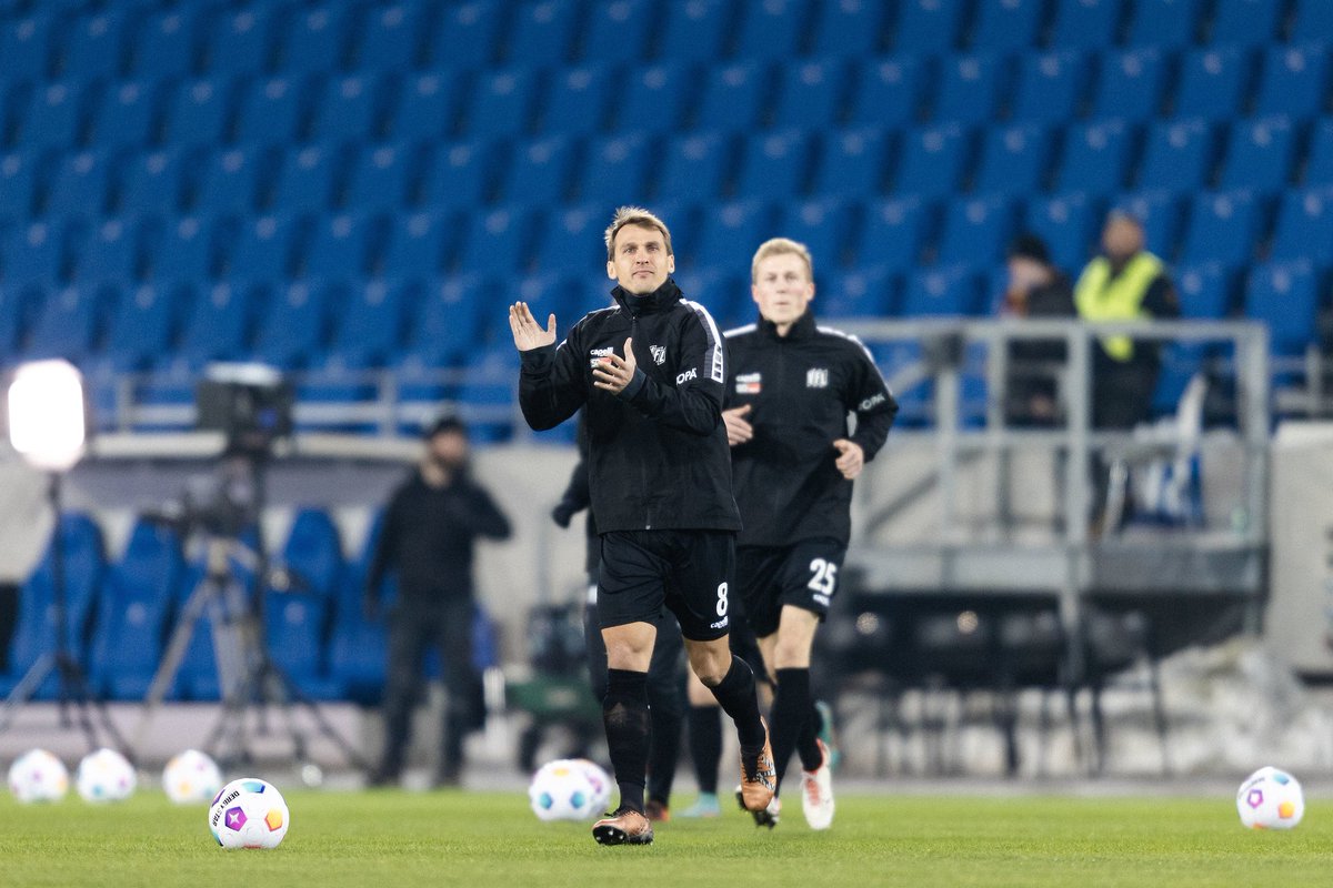 VfL_1899's tweet image. Warm-Up. ❄️

#vfl1899 #KSCOSN