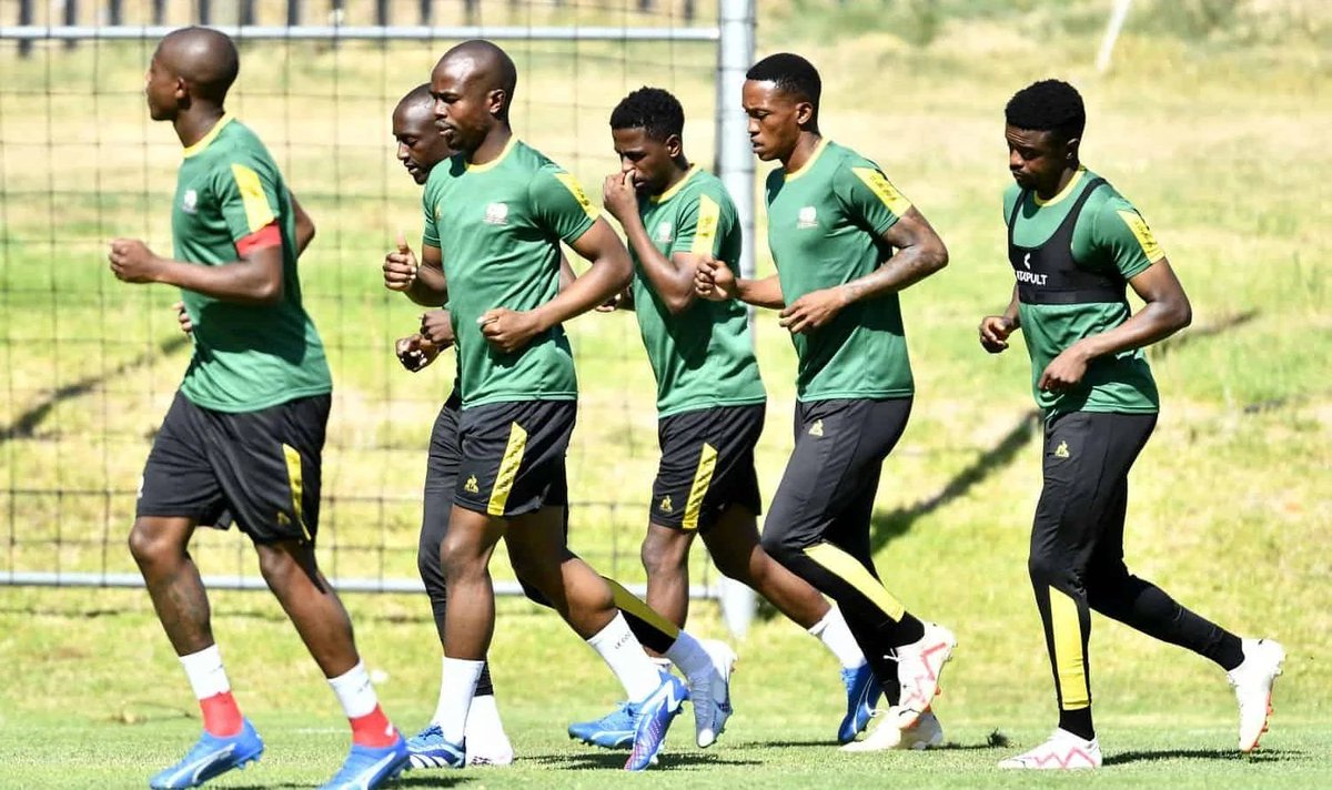 SAfmRadio's tweet photo. [ON AIR]  #TopSportOnSAFM with
@MemoryMentalist 

Tonight we page through the #Autography and joining us is SA sprinter @KINGBRUINTJIES 

We also preview @BafanaBafana match against Namibia at #AFCON2023 with @Lorenz_KO from @iDiskiTimes https://t.co/xT216DtaFH