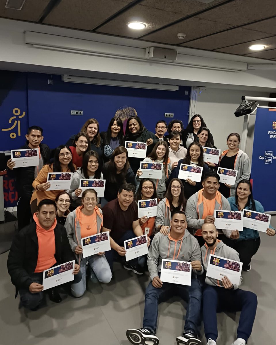 FundacioFCB's tweet image. Primer seminario global de la metodología SportNet de la Fundación para educadores procedentes del Perú 🇵🇪, Chile🇨🇱, Colombia🇨🇴, República Dominicana🇩🇴 y México🇲🇽, así como otros de diversas poblaciones de Cataluña.🌎
