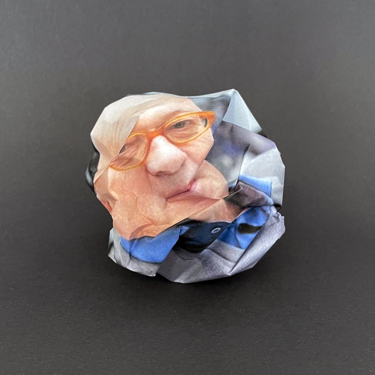 matthias_braun's tweet photo. PORTRAIT OF OLAF METZEL Matthias Braun 2024 8 x x 9 cm crumpled printed paper
#matthiasbraun #contemporaryart #minimalart #contemporaryartist #portrait #olafmetzel #artepovera #minisculpture #paper #conceptualart #spontaneousart #artinstallation #poorart #arte #exhibition https://t.co/fKVtvmftFi