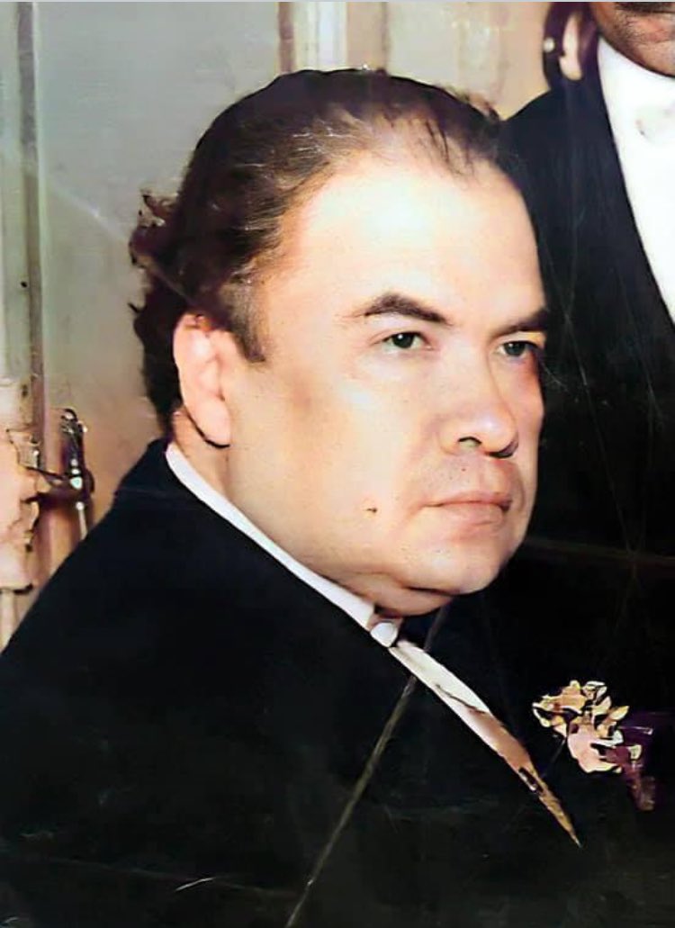 Dichoso el árbol que es apenas sensitivo,
y más la piedra dura, porque ésa ya no siente,
pues no hay dolor más grande que el dolor de ser vivo,
ni mayor pesadumbre que la vida consciente.
#Nicaragua 
#DarioVidayEsperanza 
<a href="/RuizHurtadoRE/">Moncho</a>