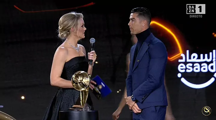 Cr7stianismo_'s tweet photo. 🚨Cristiano Ronaldo acaba de ganar el premio Globe Soccer al jugador favorito de los aficionados en una encuesta en la que han votado millones de personas.

Algo que la FIFA nunca va a poder comprar. El mundo ha elegido a Cristiano Ronaldo. Al mejor de la historia. https://t.co/OhFQjbjYCI