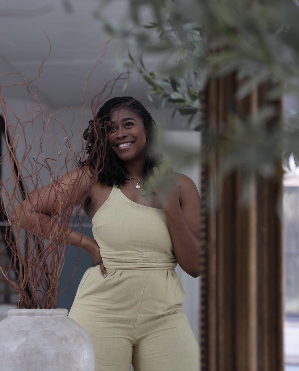 Happy Friday! Hoping everyone is keeping warm this weekend 🧸☕🤎 <a href="/ebojamski/">BrownSkinBeautiful</a> 

#fdmclient #brownskinbeautiful #HappyFriday