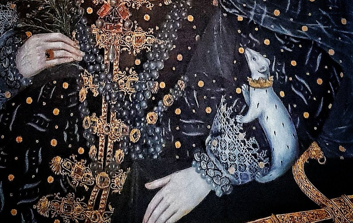 Just thinking about that time a painter had to paint an ermine for a portrait of Elizabeth I, and he'd never seen a live one, so he painted it covered in lil ermine tails cos he though that was what their fur was like