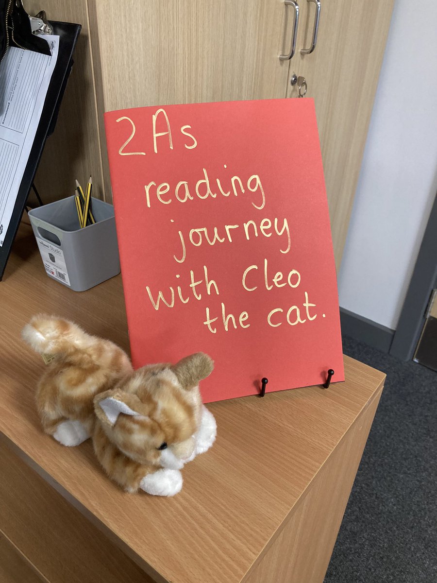 HMPS_Year6's tweet photo. I wonder where Cleo will spend this weekend? #reading #ks1 #homereading https://t.co/Rv0mKFXGv5