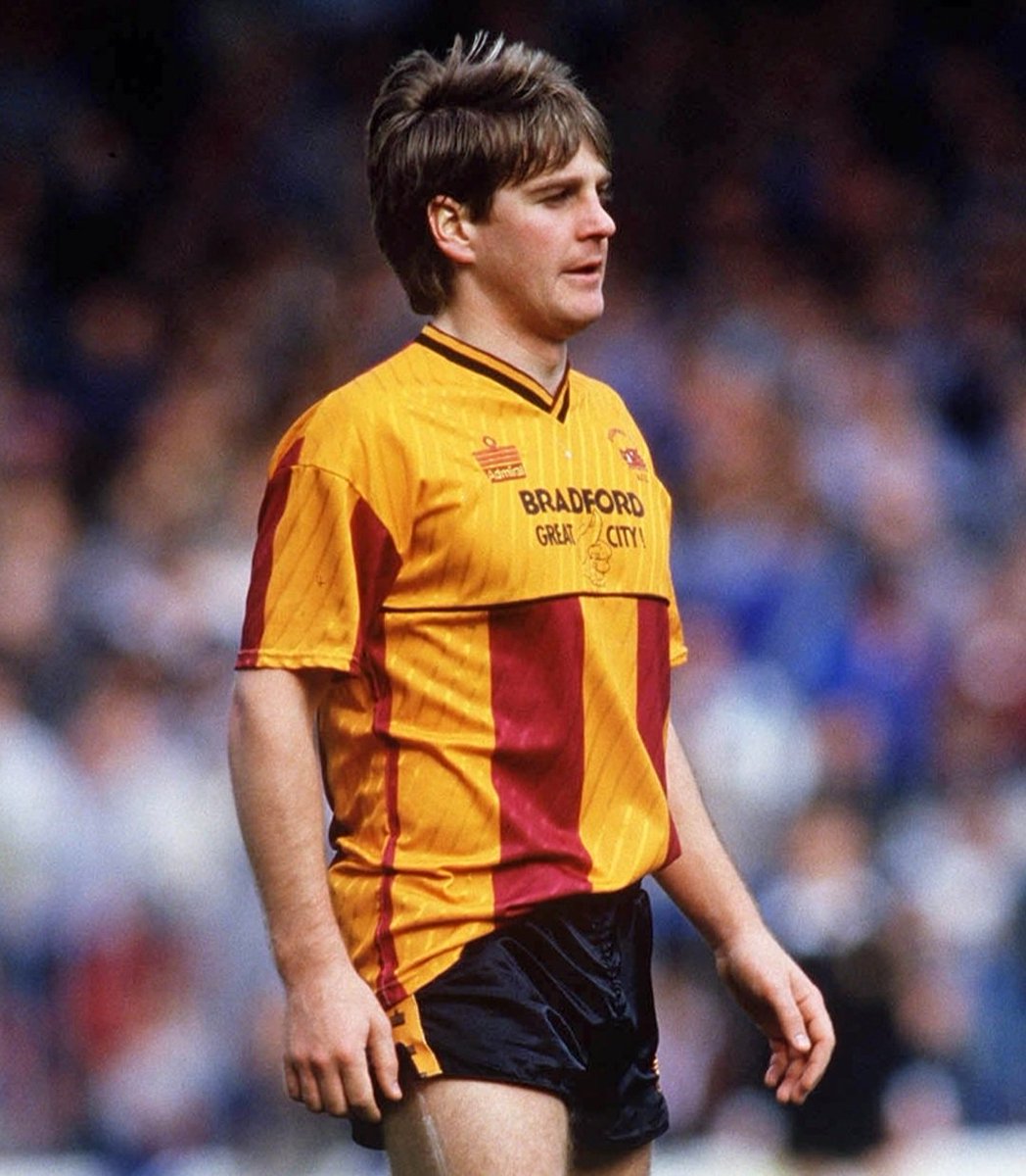 seatsixtyseven's tweet image. Football Kit Classic!

Bradford City's 1987-88 shirt. 

Worn by John Hendrie. 

#bcafc