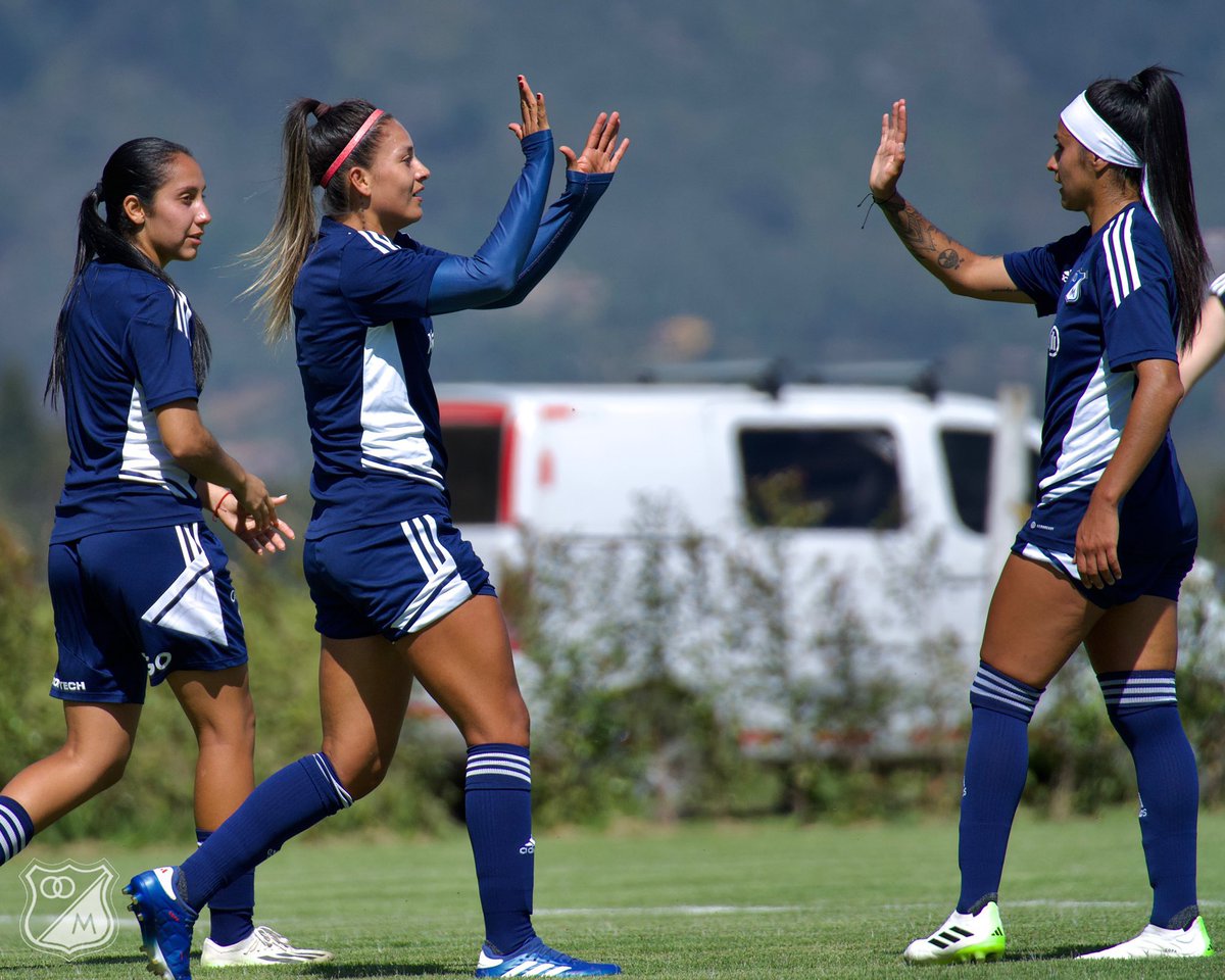 LPEmbajadora's tweet image. N° de goles en la #PretemporadaAzul2024 Ⓜ️👱‍♀️⚽️:

Diana #Celis: 2 ⚽️⚽️
Kena #Romero: 2 ⚽️⚽️
Tatiana #Ariza: 1 ⚽️
Liana #Salazar: 1 ⚽️ 
Catalina #Amaya: 1 ⚽️