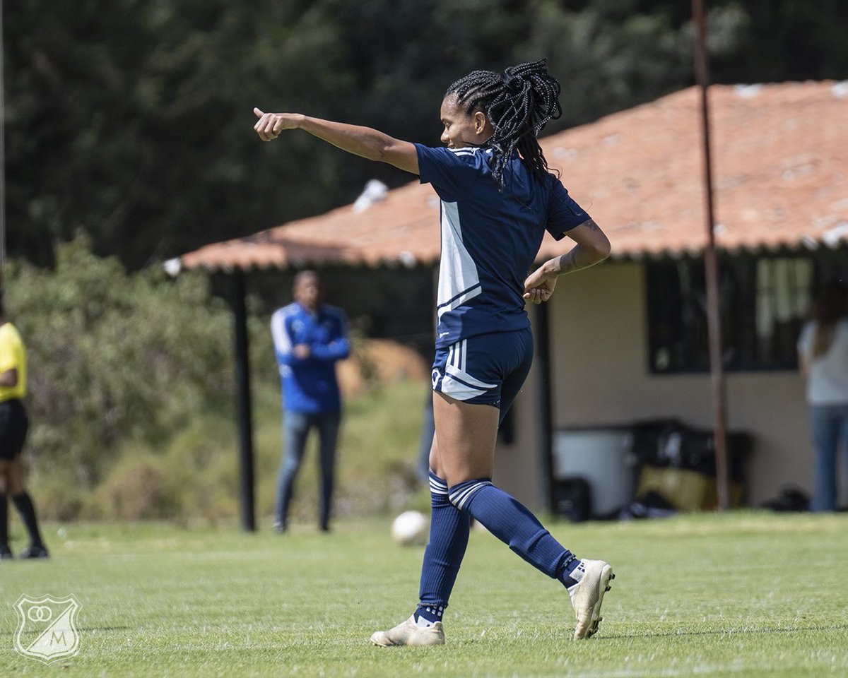 LPEmbajadora's tweet image. N° de goles en la #PretemporadaAzul2024 Ⓜ️👱‍♀️⚽️:

Diana #Celis: 2 ⚽️⚽️
Kena #Romero: 2 ⚽️⚽️
Tatiana #Ariza: 1 ⚽️
Liana #Salazar: 1 ⚽️ 
Catalina #Amaya: 1 ⚽️