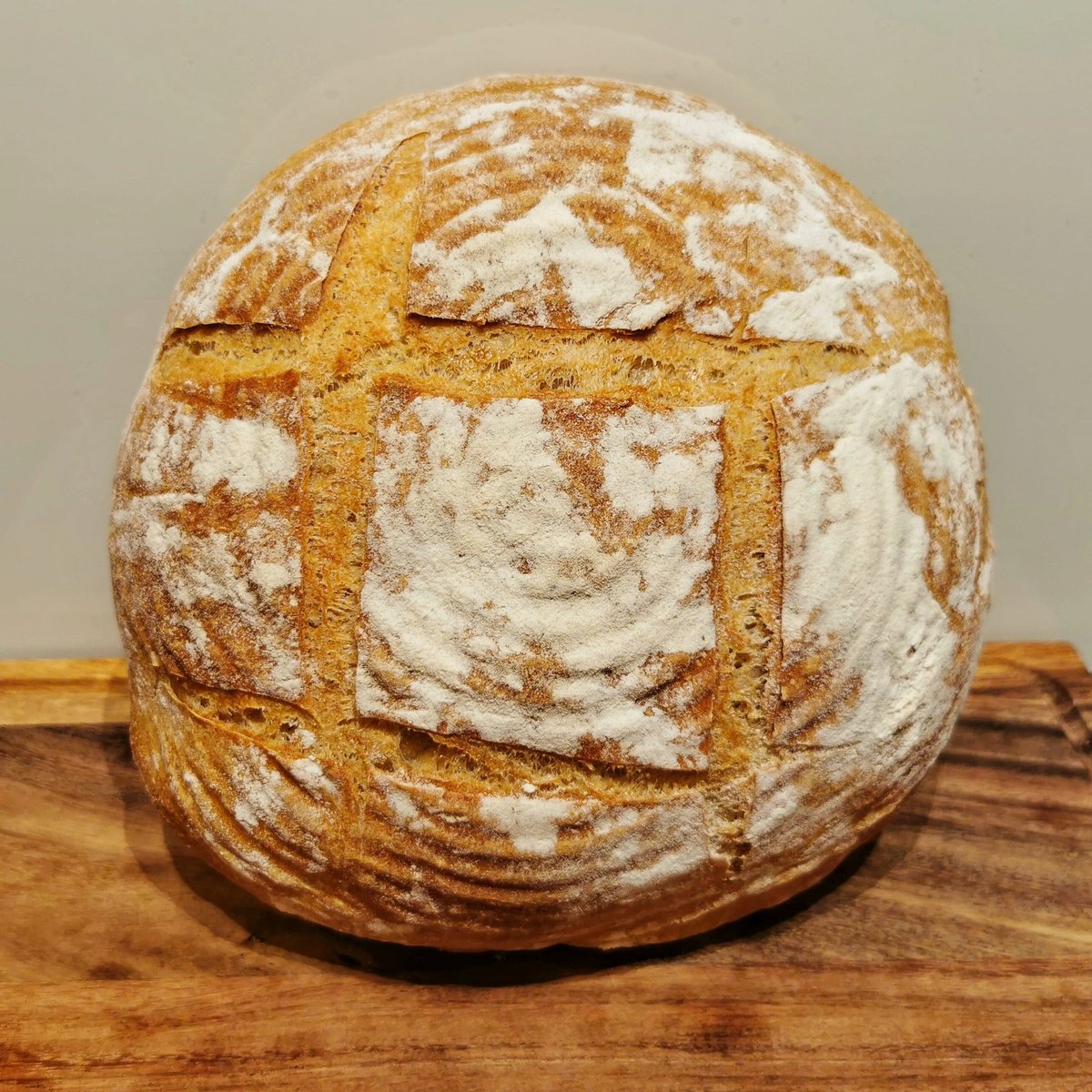 SteyManuel's tweet photo. Samostanski kruh
Ein ganz einfaches Weißbrot aus Kroatien. Ein Schuß Olivenöl macht es sehr lecker.
#papabackt #weizenbrot #hrvatska #kroatien https://t.co/meqO8nFlow