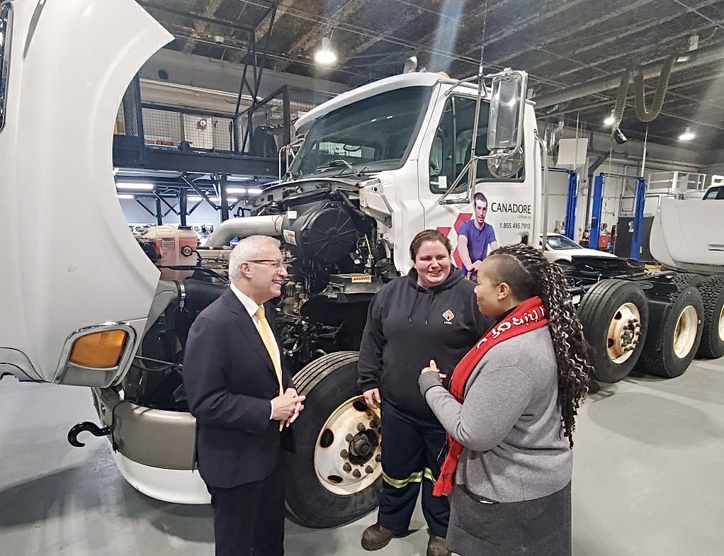 Great to tour @CanadoreCollege’s automotive & building trades shop with Minister @Charmomof5.   It was a pleasure to meet some of the talented students studying here in #NorthBay and discuss the future of trades education with President George Burton.   @trendsnapper