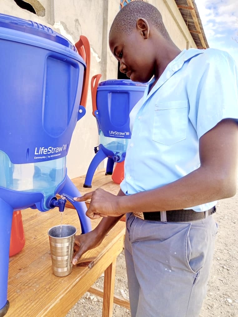 UnlockingCMTY's tweet image. @UnlockingCMTY brings health and energy into schools in Haiti by donating water filtration systems.

Thousands of students are already benefiting from this initiative, transforming their daily lives at school.

Share this act of kindness to help this cause move forward!