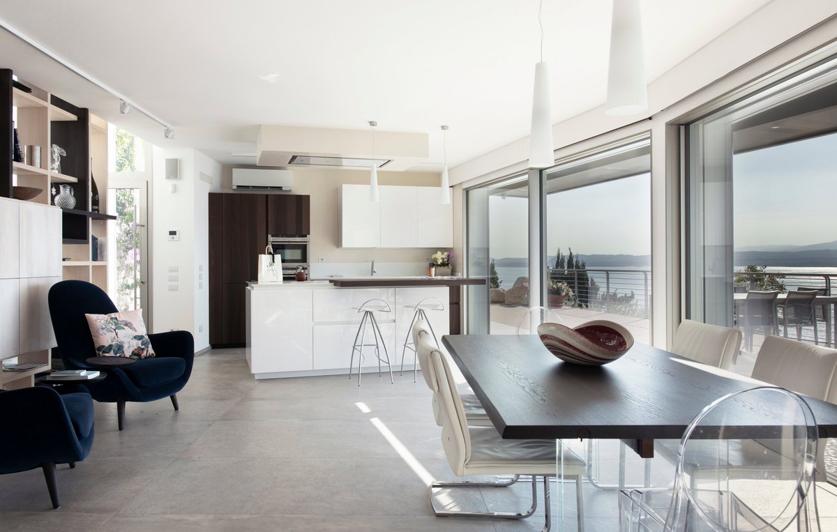 Benedetti1957's tweet photo. Portfolio: La Casa dello Sguardo
 
| Progettazione: Arteco
| Arredamento: Gianni Albasini
| Allestimento: Arch. Alessia Perlini
| Fotografia: Alessandro Romagnoli
| Album: https://t.co/ywGxt475WV

#ceramic #design #madeinitlay #gardalake https://t.co/VVqhWZLRaa