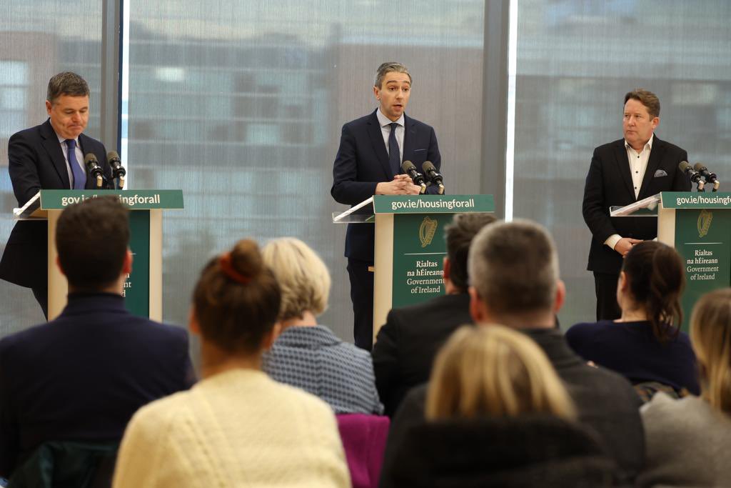 SimonHarrisTD's tweet photo. Today we have published our new student accommodation policy:

▪️521 beds to go to construction in @DCU &amp; @MaynoothUni 

▪️Plans to build 2500 more

▪️Technological Universities to submit plans for student housing in our regional towns

▪️New grants to utilise vacant buildings https://t.co/d2z3I4yI8A
