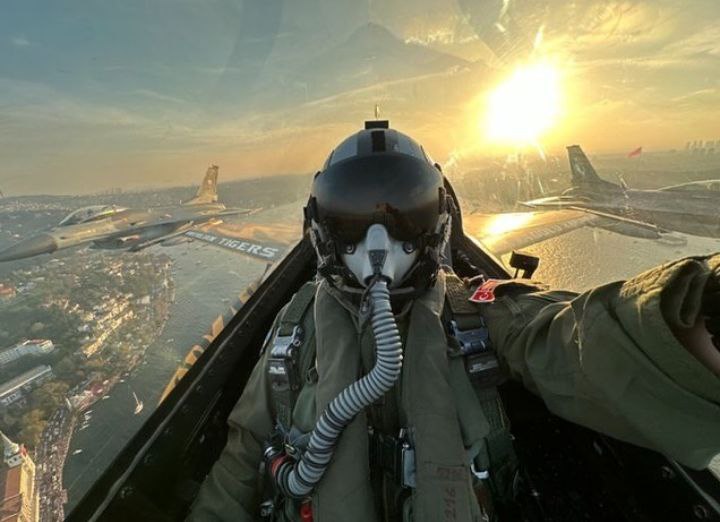 İstikbal Göklerdedir 

Başta Ülkemin Cumhurbaşkanına Bakanlarına Uzay Projesinde Emeği Geçen Herkese Teşekkürler Bu Ülke Siz Çok Şey Borçlu