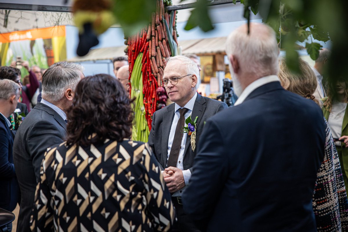 We zijn van start! Vandaag opende <a href="/ministerlnv/">MinisterN_S</a> officieel het Nederlands
Paviljoen op de Grüne Woche samen met de Duitse minister <a href="/cem_oezdemir/">Cem Özdemir</a>