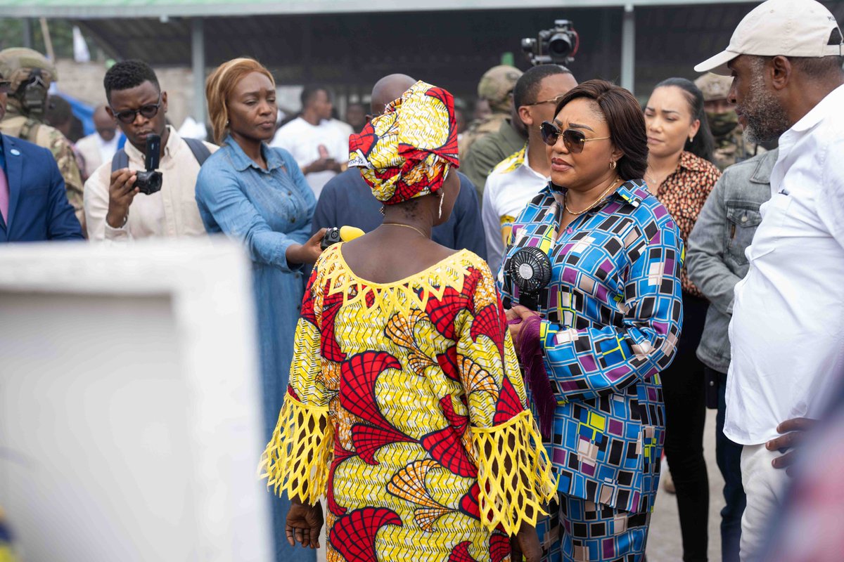 emmanuelkalonji's tweet photo. @DeniseNyakeru
J'ai été, cet après-midi, à l'ouverture du marché de Mokali dans la commune de Kimbanseke. C'est une nouvelle transformation que connaît ce marché qui était jadis dans un état delabré. J'ai rencontré des braves femmes qui exercent leur commerce... #PlusForte https://t.co/r8eHFoQFtL