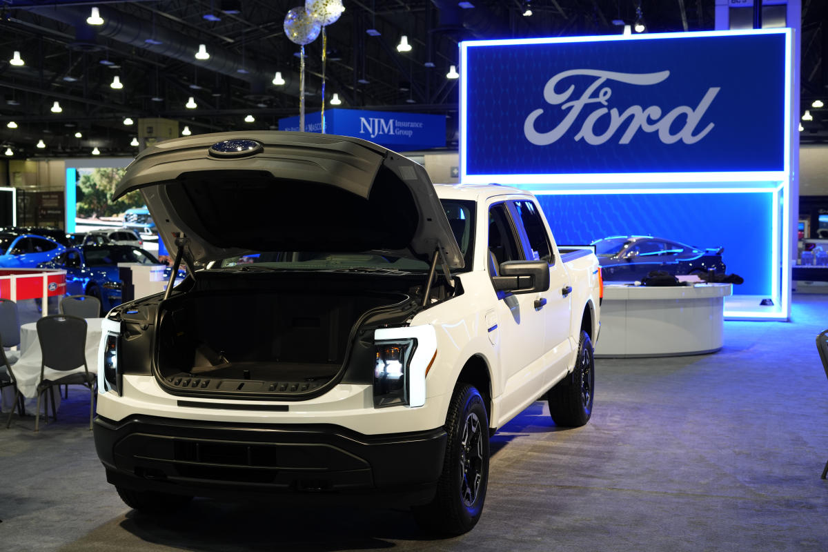 Ford is cutting F-150 Lightning production due to waning demand engt.co/42cYGhZ