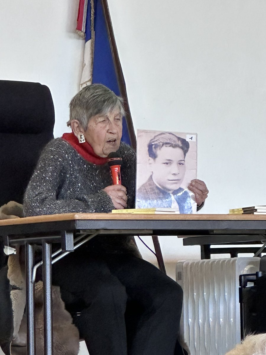 LGrenouilles's tweet photo. Le collège de Salles a eu la chance de rencontrer Ginette Kolinka, survivante du camp de concentration d'Auschwitz-Birkenau et passeuse de mémoire de la Shoah cet après midi. Plus de 300 élèves de 3eme ont eu l’immense privilège de l’écouter raconter son histoire. 🙏 MERCI https://t.co/gW4yAJ6xXF
