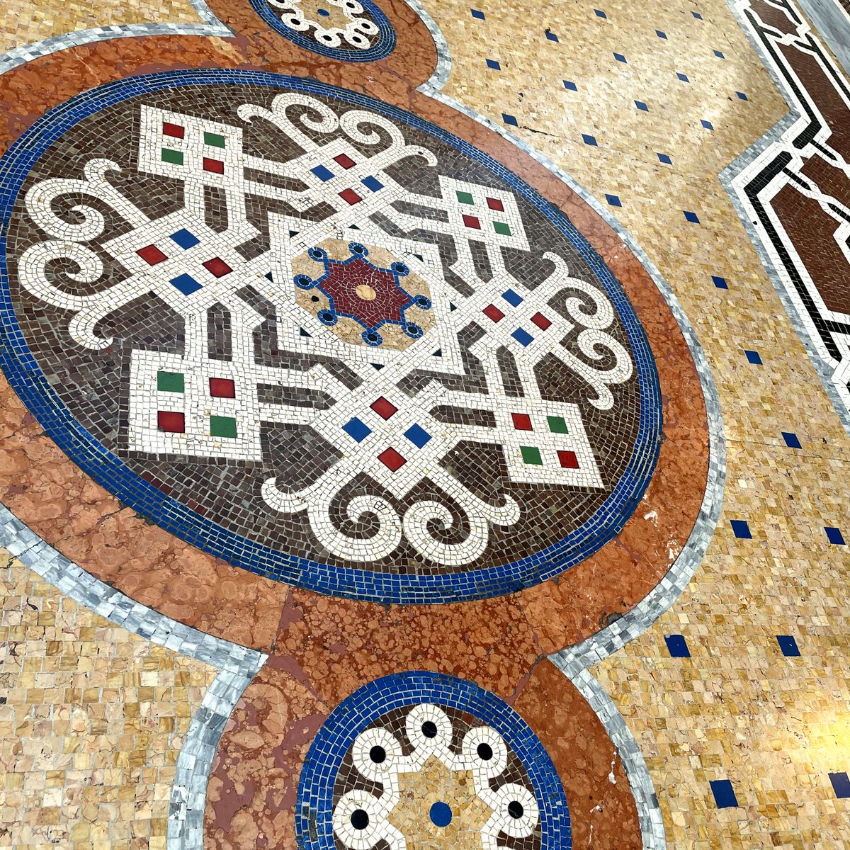 naz_kobari's tweet image. Embracing a design pattern is not just a visual encounter; it&apos;s an immersive journey into inspiration. Each line, color, and detail becomes a source of creative energy, guiding the imagination to unfold its unique narrative. ✨ #DesignInspiration #PatternMagic #CreativeJourney