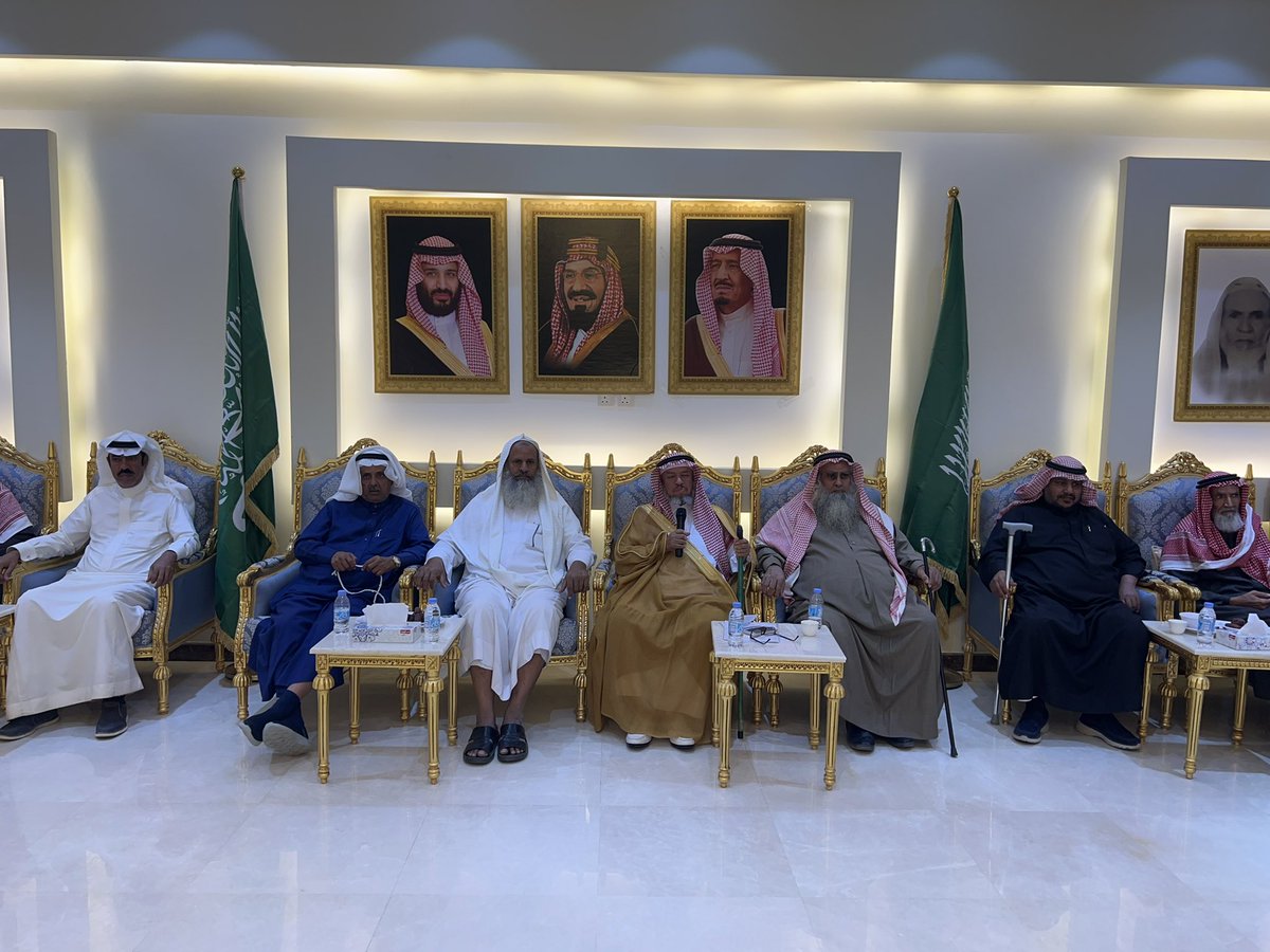 AlaklubiHussain's tweet photo. اجتماعاً الليلة عند نائب القبيلة الشيخ محمد بن هذال الجبيري بـمركز العطف في #بيشه بـ افراد القبيلة لشرح وتبليغ مبادرة سمو أمير إمارة منطقة #عسير تركي بن طلال في المبادرة المجتمعية  #مبادرة_فتبينوا 
والتي تأتي من حرص سموه في الحد من الدعاوى الكيدية.
@emartasir https://t.co/am3VuPbdNg