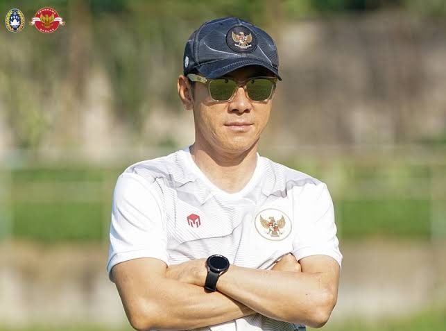 ibamhariri's tweet photo. Saat ini Indonesia (146) itu tim dgn Rangking FIFA terburuk ke-2 after Hong Kong (150).

Tapi bisa menyulitkan Irak (64) &amp; menang atas Vietnam (94).

Berikan sedikit rispek anda untuk:

Coach-nim Shin,
Ginseng Football Top Class 🇰🇷✨
#AsianCup2023 https://t.co/t2Y2f2PkJe