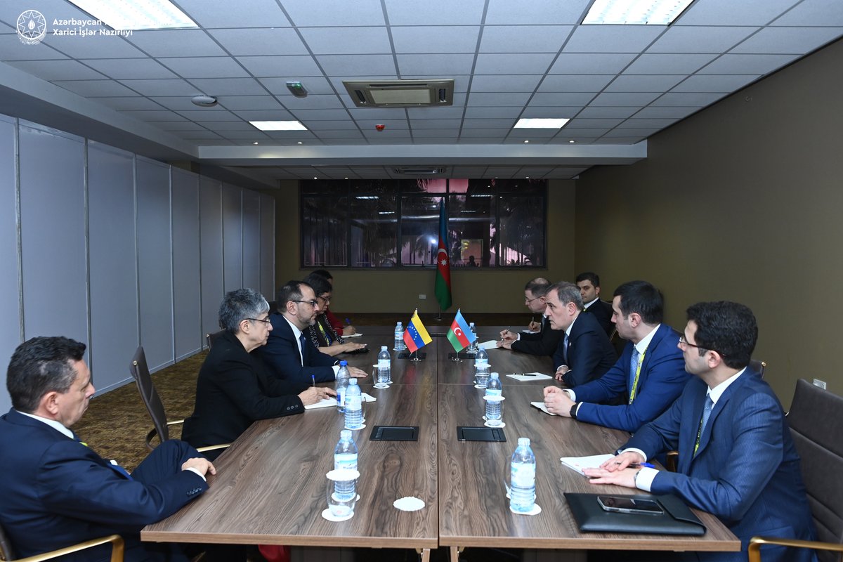 Met with my Venezuelan colleague @YvanGil on the sidelines of the 19th Summit of NAM Heads of State and Government in Kampala. We talked about issues of #Azerbaijan-#Venezuela bilateral and multilateral cooperation. Discussed ways of furthering our cooperation in all areas.