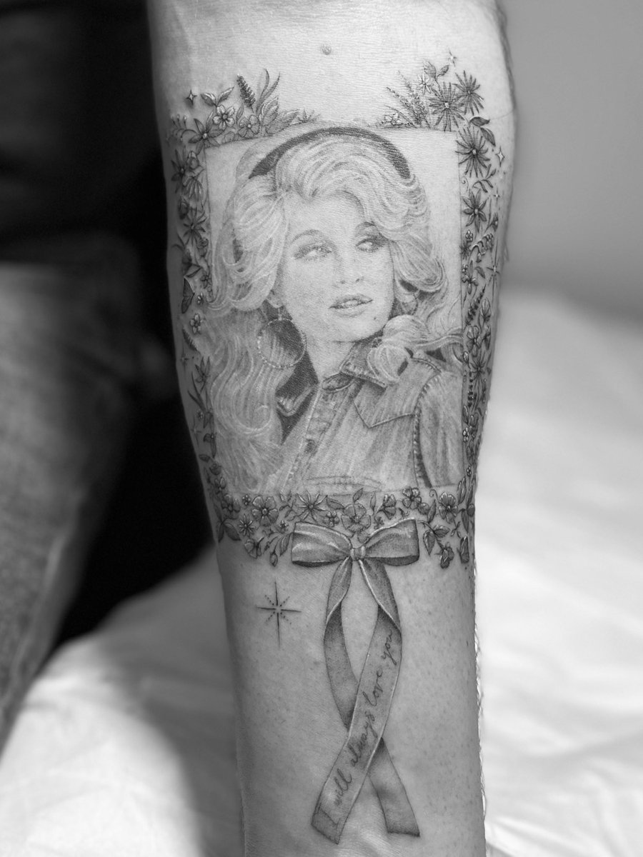 Happy birthday @DollyParton - what better way to celebrate than to frame her with flowers #tattoo