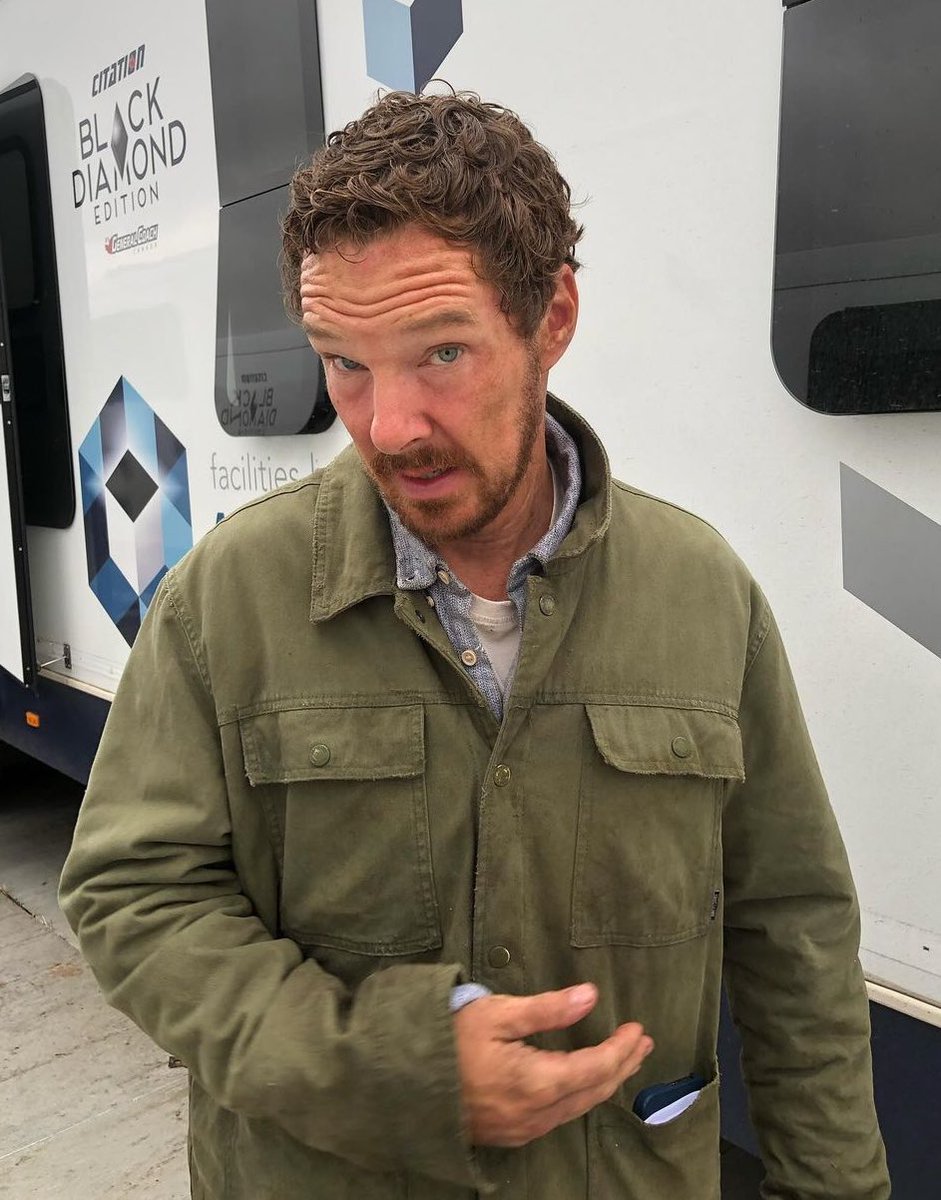 Benedict Cumberbatch on the set of THE END WE START FROM 🌊 

📸 pc_williams (instagram.com/p/C2SMGvLNHVS/…)