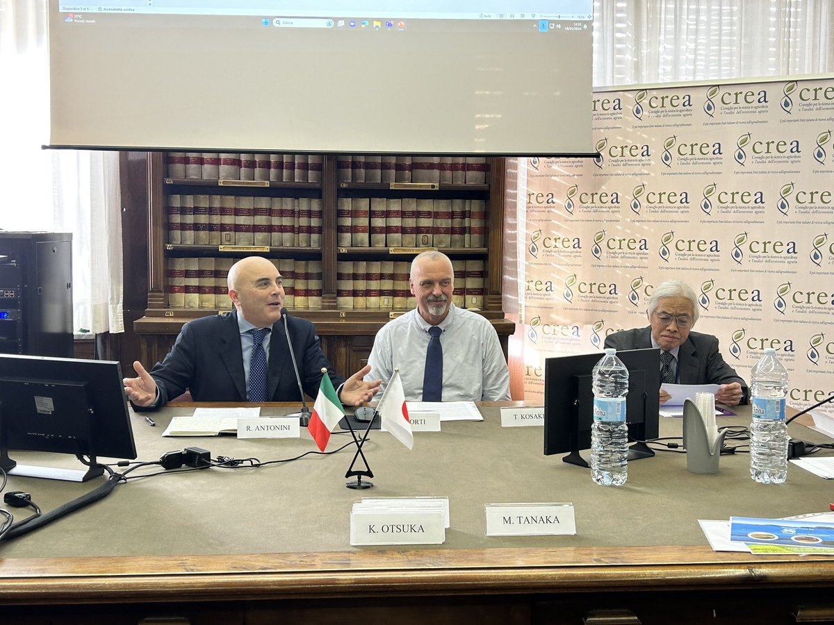 IUSS_ORG's tweet image. Prof Takashi Kosaki, former IUSS President, Prof Giuseppe Corti, head of the IUSS Secretariat, and Cristina Giannetti (left), head of IUSS Communication and of CREA Press Office, bringing soil science to the Italy-Japan Forum at CREA #Patronage of the Senate of the  Republic