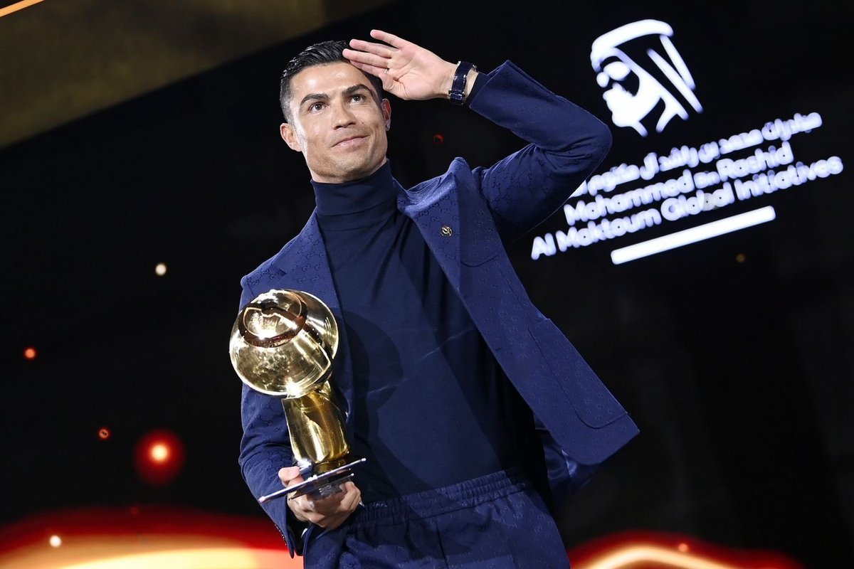 doncosta_'s tweet photo. CR7 imitando o Borré

e o Banrisul pagando a mesma coisa https://t.co/6SORYIqAaF