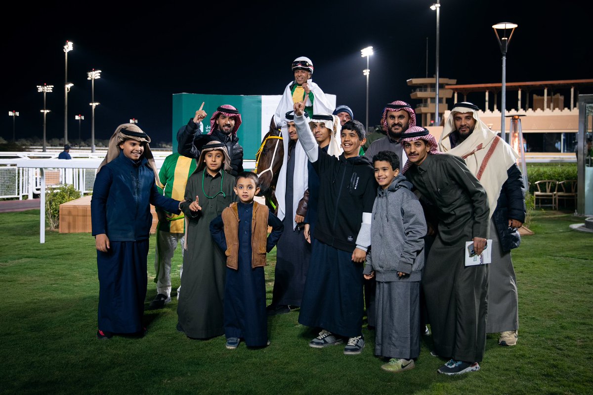 horsesnewsnet's tweet photo. #موسم_سباقات_الرياض
#الحفل_92
#الشوطِ_12
كأس الامير محمد ب�� عبدالرحمن بن فيصل
الفائز: صهر (امريكا) ابن GHOSTZAPPER
المالك: فهيد متعب فهاد السبيعي
المدرب: سلمان العضياني
الخيال: وجبرتو راموس
المسافة: 1800 م
الزمن: 1:53.89
#صحيفة_الفروسية https://t.co/uaDuejsUvW