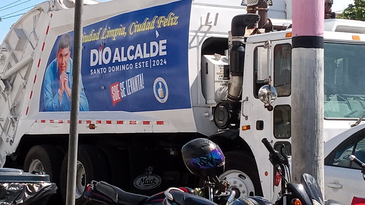 DeyaniraGomezH's tweet photo. Si algo le puedo dar a los del #PRM, es que tienen los órganos colgantes más bien puestos que los del #PLD; ellos hacen todo #Alofoke, sin nadie que les monitoree o les reclame. Están por encima de la ley, y todos se quedan sordos, ciegos y mudos. ¡Esto “no” es utilizar los recursos del Estado! ¡Sigan viendo! 🤦🏻‍♀️