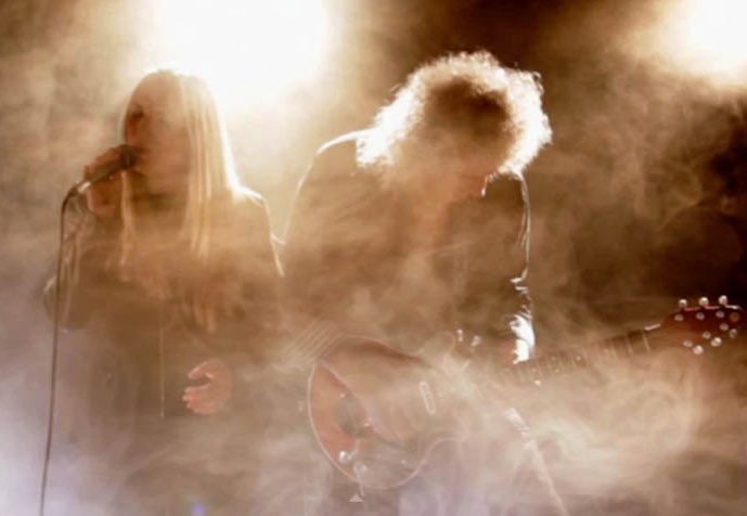 offqueenbandfan's tweet photo. #OTD on 19/01/2016. #BrianMay played with #KerryEllis at the The Pheasantry in London, UK, during the #OneVoiceTour. https://t.co/tzFXB8PnLj