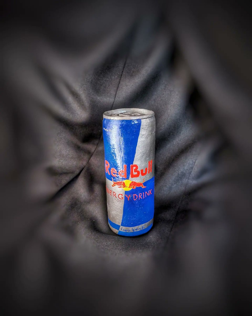homoart2's tweet photo. Redbull❤️💙🤘🏼

@redbull @handebaladin 
#redbull #handebaladın @UnderArmour  #sculpture #art https://t.co/2TBYBCPbWG