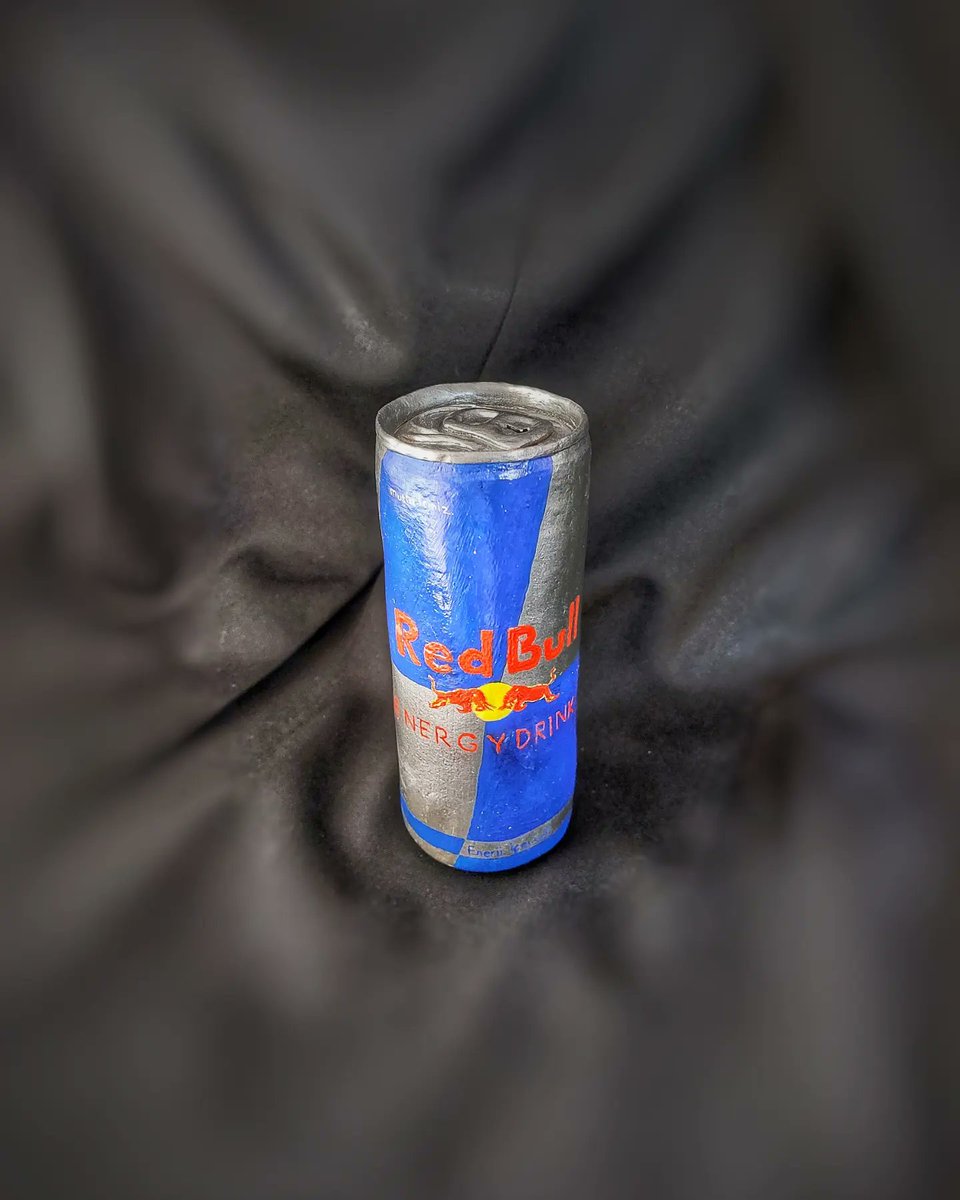 homoart2's tweet photo. Redbull❤️💙🤘🏼

@redbull @handebaladin 
#redbull #handebaladın @UnderArmour  #sculpture #art https://t.co/2TBYBCPbWG