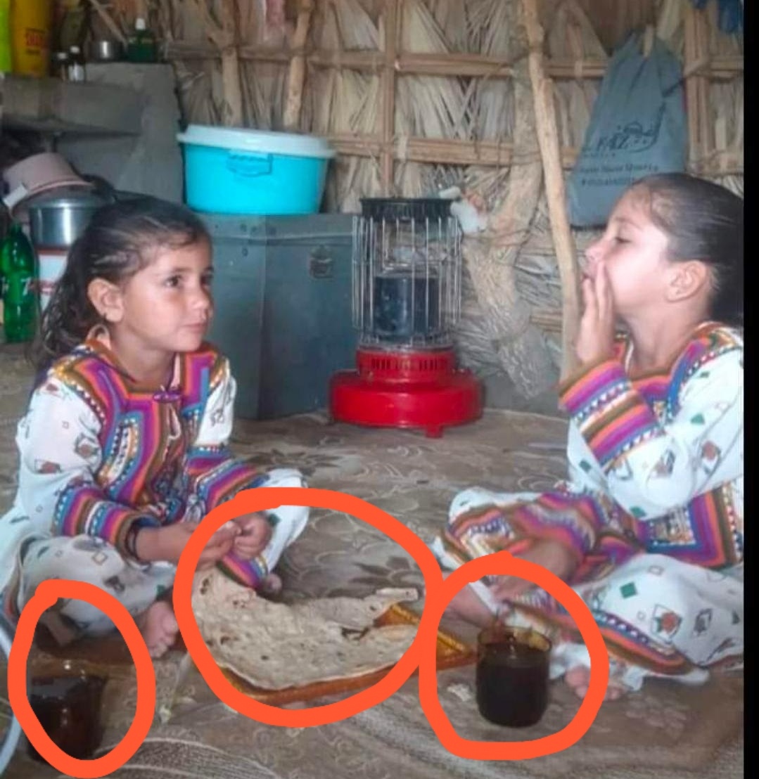 سوکھی روٹی کے ساتھ چائے پینے والے دہشتگرد، جن کے خوف سے دو ممالک نے بیس منٹ میں اربوں روپے کے بم برسائے اور دہشتگردوں کو زیر کردیا ۔

سب یاد رکھا جائے گا ۔۔۔۔۔۔۔
#StopBalochGenocide