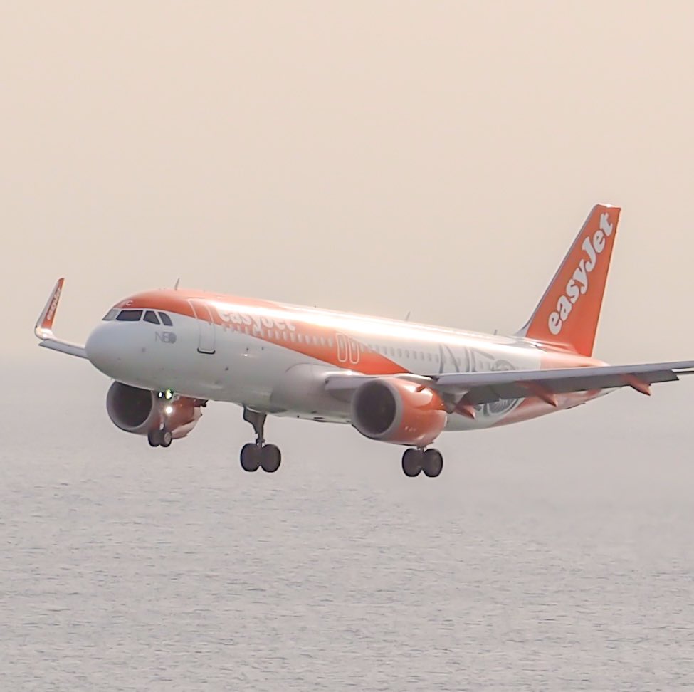 Today’s post features one of the first delivered EasyJet Airbus A320-251Ns (G-UZHC) on final approach into Gibraltar Airport from Manchester Airport.