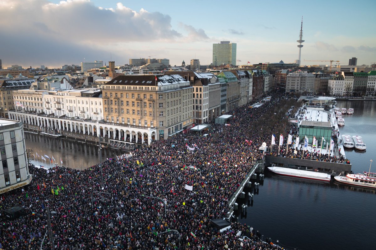 Between 50.000 and 80.000 people demonstrated today in Hamburg against fascism and the right-wing populists of the AfD. I am proud of Hamburg. I will be going to the demonstration in Lübeck next weekend. #fckafd #FCKNZS