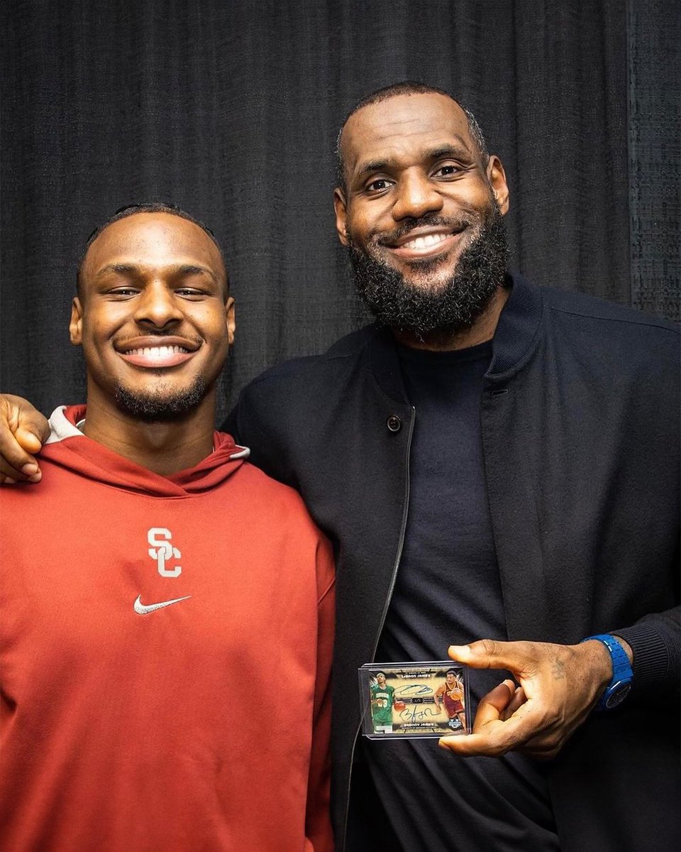 fanaticslive's tweet photo. 23-24 Bowman U Chrome Basketball is here‼️ Who's gonna pull the Lebron X Bronny dual auto? 👀

#NBA #Collect #Basketball #FanaticsLive https://t.co/fF1lZsizEY