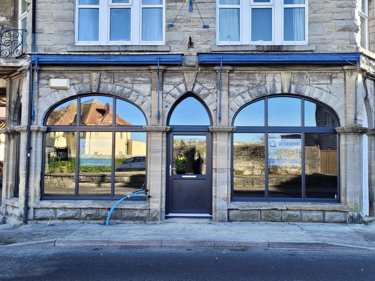 Mark Robbins Ltd tweet media