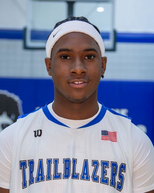 AltonAthletics's tweet photo. Redbird Grad Alert ... Former Redbird basketball player Byron Stampley, Jr. making an impact at guard for the LCCC Trailblazers on the court leading team in scoring at 13.3 ppg. https://t.co/B4QX4Tu33p #OnceaRedbirdAlwaysaRedbird
@AHS_Redbirds @AltonBasketball https://t.co/uuXcuXqDFO