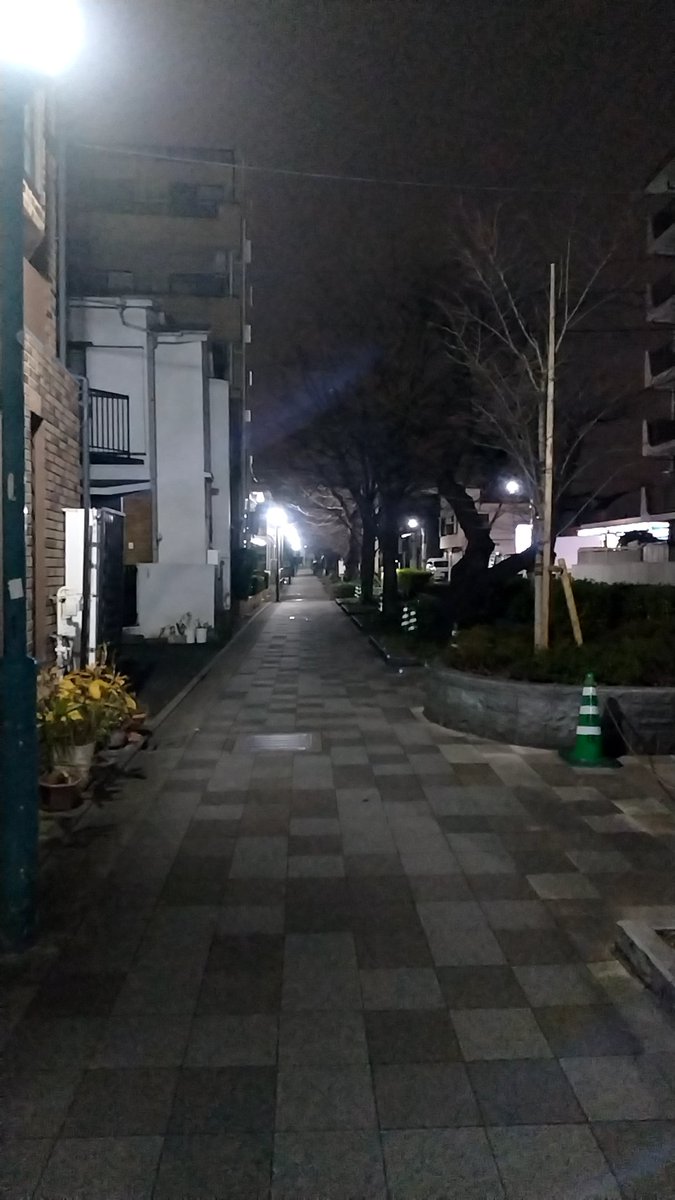 午前2時半。
新橋からタクシーで帰還。
バリッポはパワフルな方々が集まっててついていくのにやっと（笑）
今週は呑みっぱなしの夜でした。