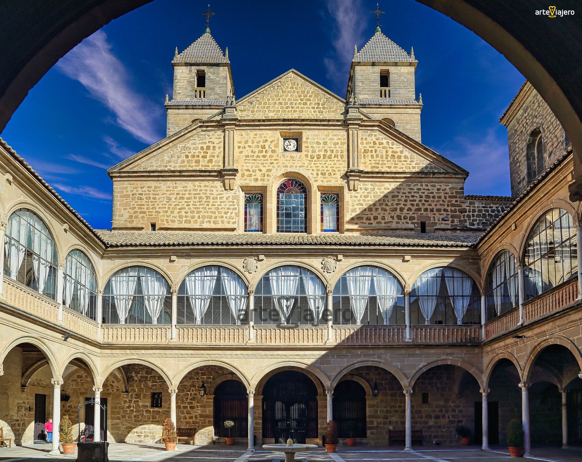 arteviajero_com's tweet photo. Hospital de Santiago de Úbeda (Jaén), una de las grandes maravillas del Renacimiento en #Andalucía. Fue ideado por el célebre arquitecto Andrés de Vandelvira. Sus obras comenzaron en el año 1562 y finalizaron en 1575
#FelizViernes #photography https://t.co/V05bTHPWD4