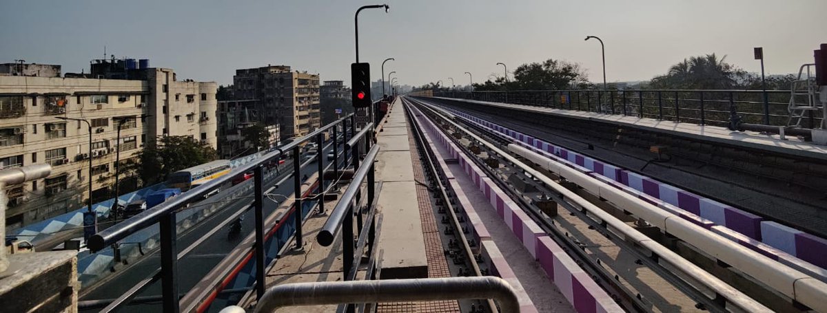 metrorailwaykol's tweet photo. Take a look of the #beautiful #Majerhat #Metro #station of #PurpleLine. This station is soon going to be one of the #interchanging points with #EasternRailway.
#railinfra4westbengal
#amarkolkatametro https://t.co/rLHK3O8Rvy
