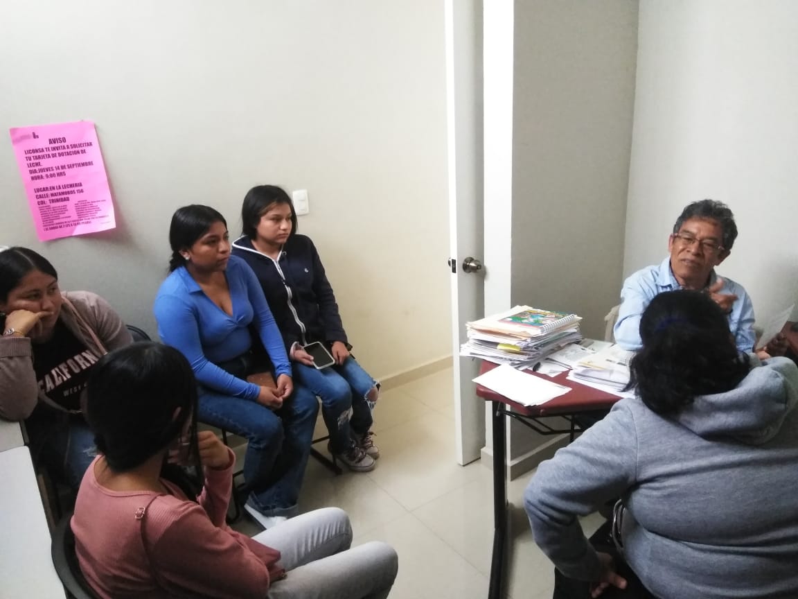 IEEASLP_sgs's tweet photo. Reunión con TD José Manuel Rodríguez Rosas con asesores y estudiantes del Cbta 143 que participaran en servicio social en el @IEEASLP_sgs  plaza Santa María del Río. Se inicio la atención en asesorías a educandos para que continúen su proceso de acreditación.
#YoSeQuePuedo #IEEA https://t.co/NP2LsQJ39m