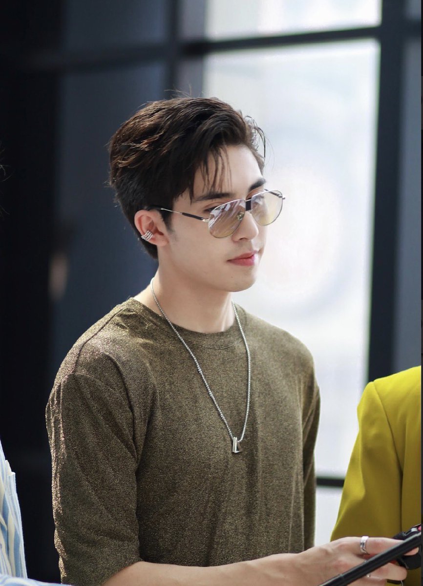 ryan_panyaFC's tweet photo. งาน open hose  ของวิทยาลัยเทคโนโลยีสยาม (สยามเทค) น้องไรอันร่วม ให้กำลังใจนักเรียนใหม่และร้องเพลงเพื่อสร้างสีสันให้งานวันนี้ 🤎 Twins The Series Ryan Panya Mcshane
#FrameRyan #DaddyRyla #Ryanpanya #ryanpanya_mcshane #twinstheseries https://t.co/z5ySIhdMTW