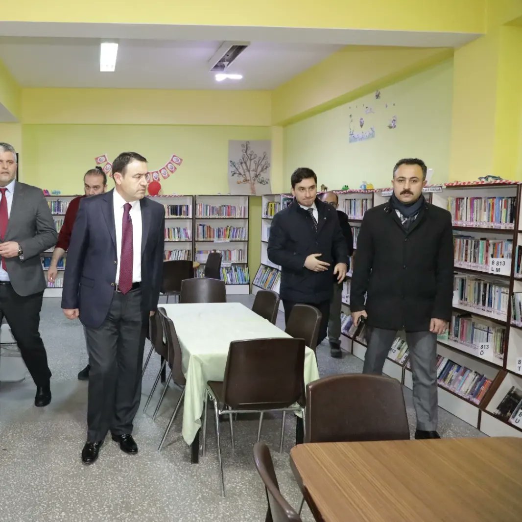 Valimiz Sayın Musa IŞIN, Kütahya İl Halk Kütüphanemiz ile 100.Yıl Çocuk Kütüphanemizi ziyaret ettiler. Kütüphane müdürümüz Sn. Nihat TATAR ve kütüphane çalışanlarından, kütüphane hizmetleri hakkında bilgi aldılar.
Ziyaretlerinden dolayı teşekkürlerimizi arz ederiz.
<a href="/ktbkygm/">KYGM</a>
