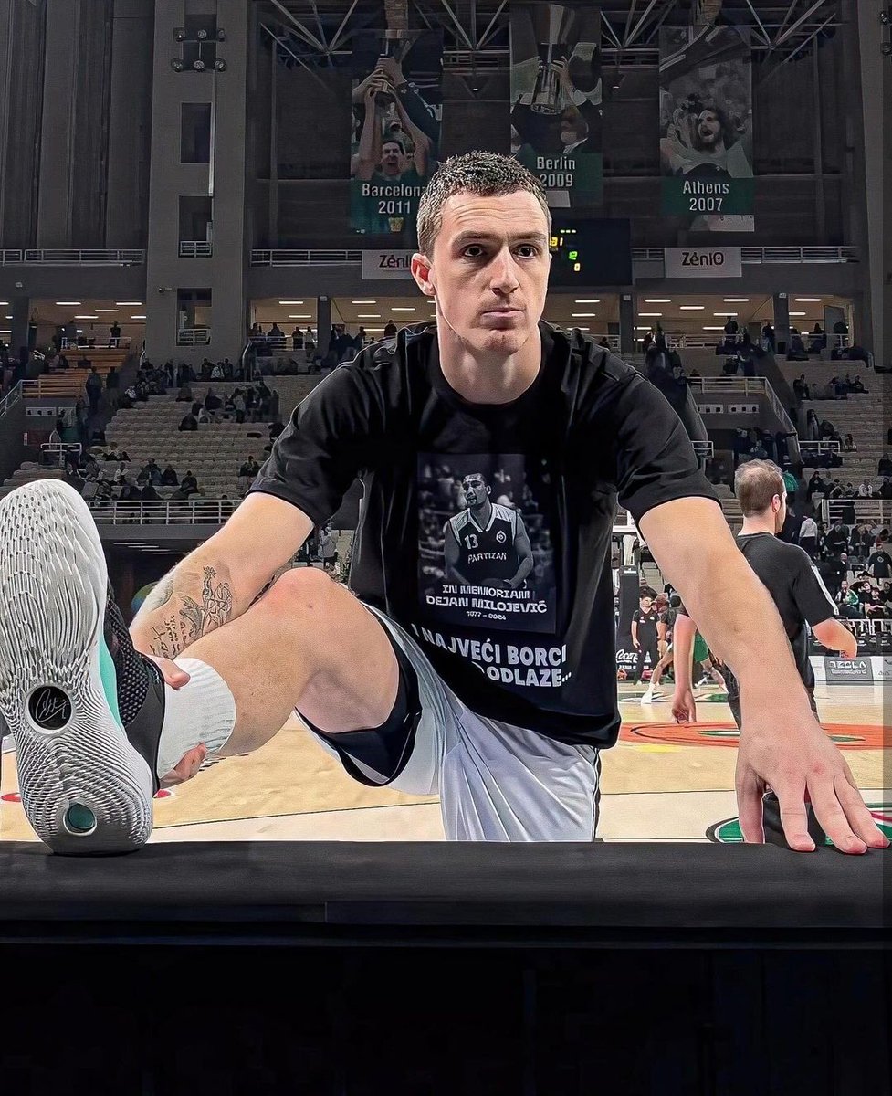 Danilo Andjusic (@Djusa33) is wearing a special shirt in honor of Dejan Milojevic. 👏