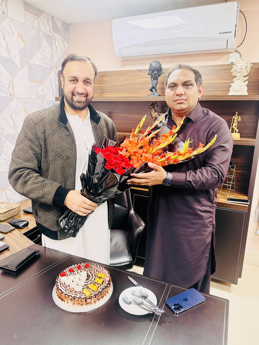 HamadLiaquat's tweet photo. Sardar jabran khan visited deal makers pvtltd and congratulated to CEO deal makers Hamad liaquat Ch appointed as a president istikham-e-pakistan party youth- wing Islamabad
#ipp #hamadliaquatch #AbdulAleemKhan #president #Youth #islamabad https://t.co/2Cgw3Llaed